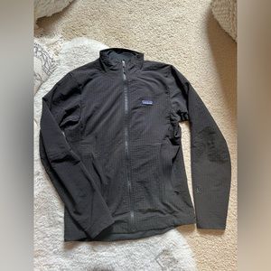 Patagonia Men’s size small lightweight windbreaker!